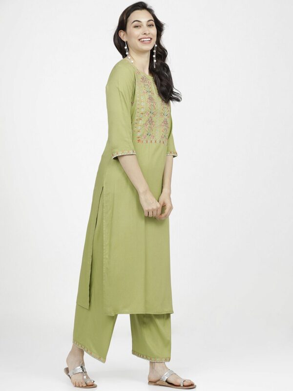 Women Green Yoke Design Keyhole Neck Thread Work Kurta - Image 6