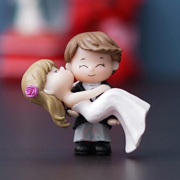 eCraftIndia Resin Handcrafted Bride Kissing Groom Romantic Couple Statue Decorative Showpiece| Valentine Gift for Girlfriend Boyfriend Husband Wife| Valentine Day Gifts| Valentine Day Decoration Items
