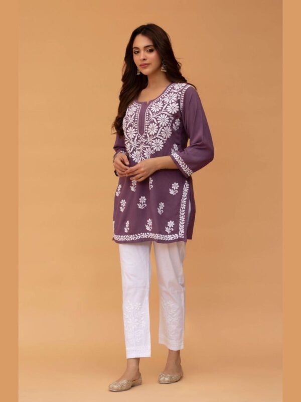 Floral Embroidered Notch Neck Straight Kurta - Image 5
