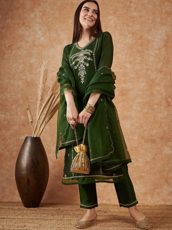 Floral Embroidered V-Neck Sequinned Straight Kurta With Trousers & Dupatta - Image 7