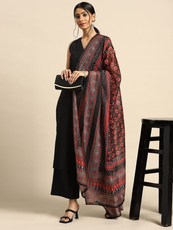 Floral Printed Round Neck Pure Cotton Kurta With Trouser And Dupatta - Image 7